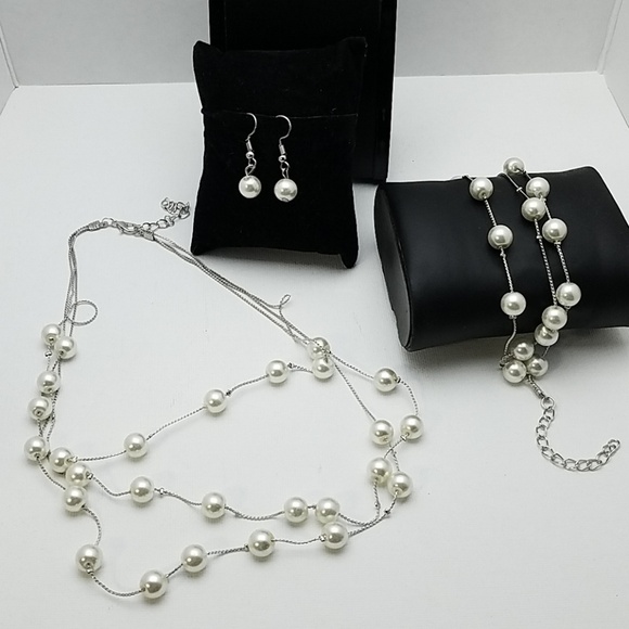 Trio LayerPearl Faux Silver Necklace18" + 2"ext, Earrings & Bracelet 7" + 2" e - Picture 1 of 1